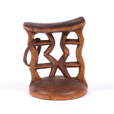 Lot 344 - A HIMBA 'OTJIHERERO' WOODEN HEADREST with zig-zag support