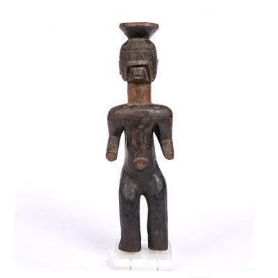 Lot 350 - A MUMEYE STYLE WOODEN FIGURE in standing pose with scratch carved decoration to the head