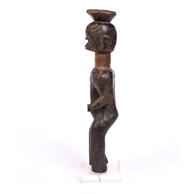 Lot 350 - A MUMEYE STYLE WOODEN FIGURE in standing pose with scratch carved decoration to the head