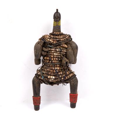 Lot 358B - AN AFRICAN WOODEN FETISH FIGURE