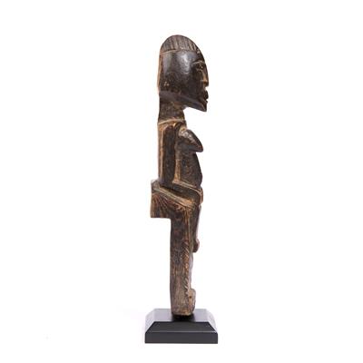 Lot 368 - AN AFRICAN DOGON STYLE FIGURE seated on a pediment