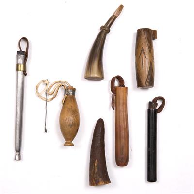 Lot 375 - A HORN SNUFF CONTAINER AND STOPPER