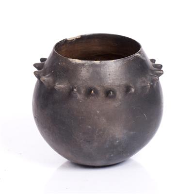 Lot 394 - A ZULU CLAY POT with a continuous rim of spikes