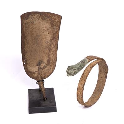 Lot 398 - A CONGO METAL CURRENCY SPADE on stand
