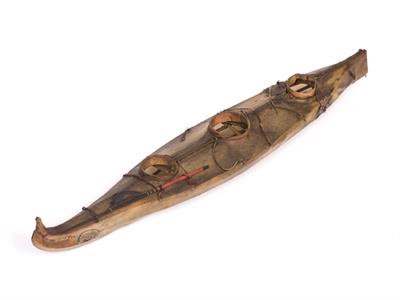 Lot 413 - AN INUIT MODEL KAYAK