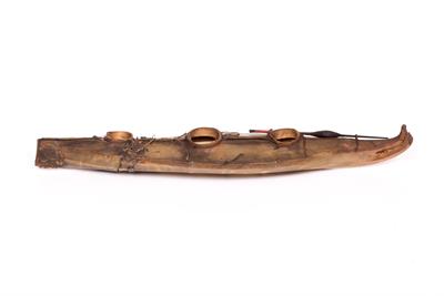 Lot 413 - AN INUIT MODEL KAYAK