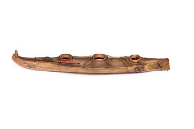 Lot 413 - AN INUIT MODEL KAYAK
