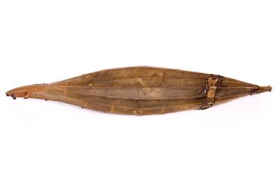 Lot 413 - AN INUIT MODEL KAYAK