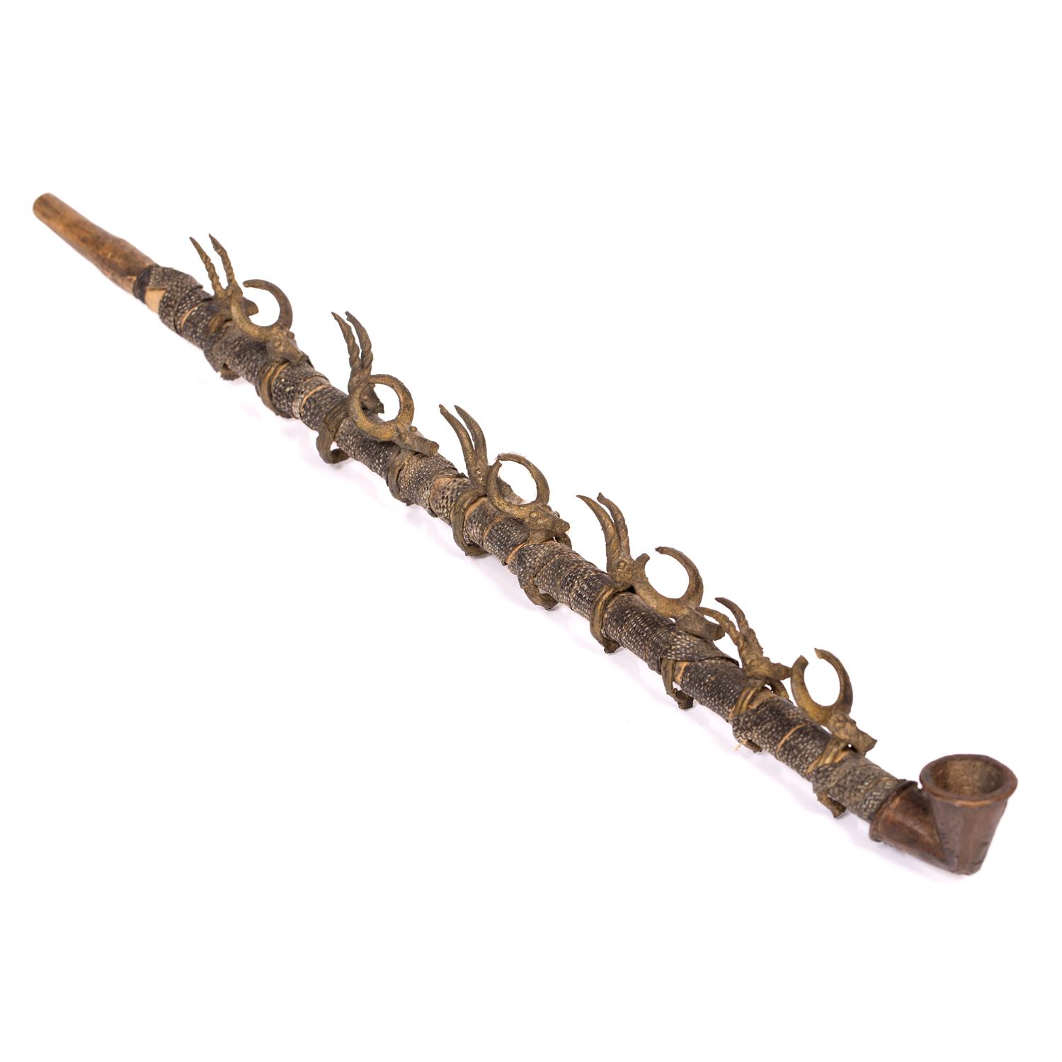 Lot 427 - A WEST AFRICAN NUNA NUNUMA PIPE