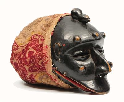 Lot 433 - AN ANTIQUE AFRICAN CARVED WOODEN MASK 'BAG' with a hinge opening mouth and cloth bag