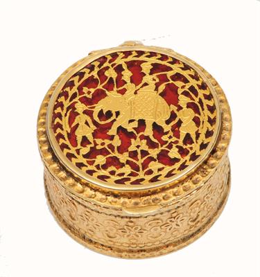 Lot 450 - AN INDIAN CIRCULAR GILDED BOX