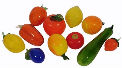 Lot 464 - A COLLECTION OF TWENTY ONE MURANO GLASS FRUITS AND VEGETABLES