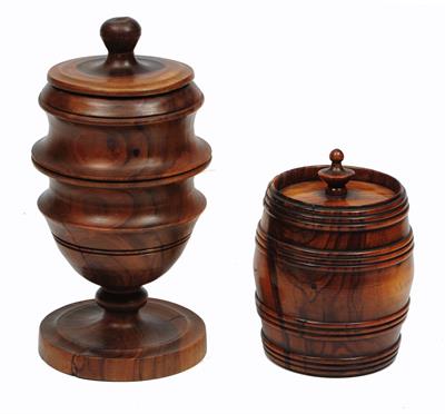 Lot 467 - A TREEN TURNED WOOD STRING BOX AND COVER of baluster form