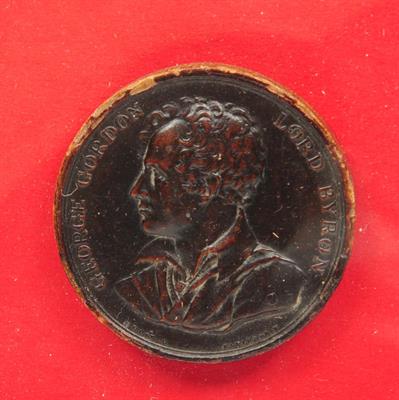 Lot 484 - A PRESSED HORN MEDALLION depicting George Gordon