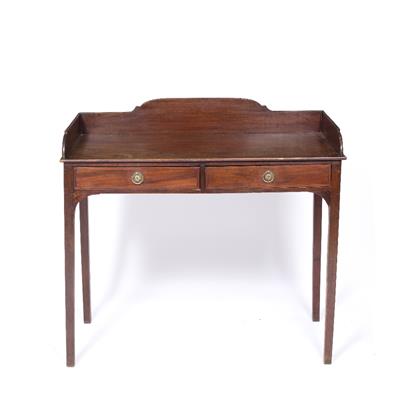 Lot 17 - Mahogany tray top wash stand