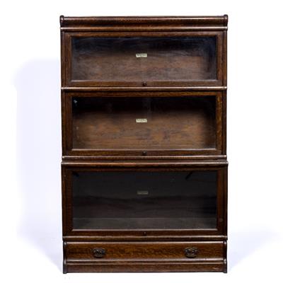 Lot 61 - Globe Wernicke oak bookcase