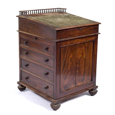 Lot 78 - Mahogany Davenport