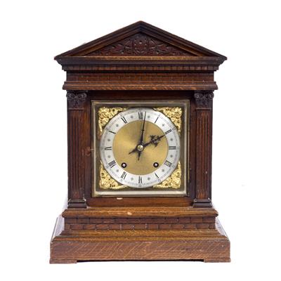 Lot 117 - Oak mantle clock