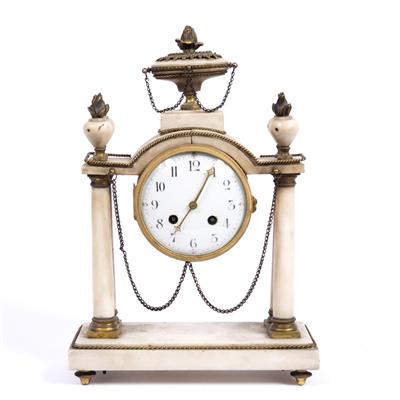 Lot 125 - French marble and gilt metal mantle clock