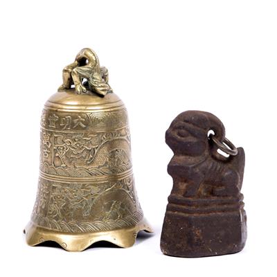 Lot 132 - Chinese bronze bell