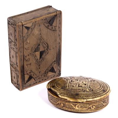 Lot 134 - Scandinavian bone snuff box