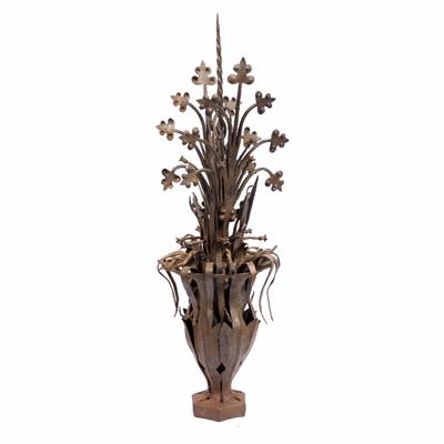 Lot 136 - Wrought iron lightening conductor