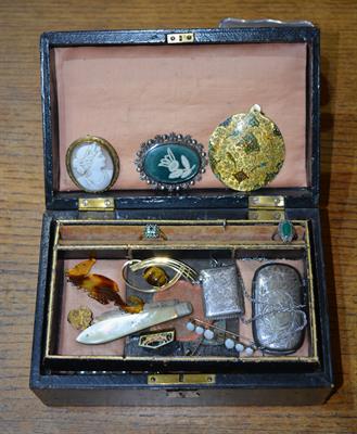 Lot 146 - Collection of jewellery and silver