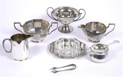 Lot 256 - Small collection of miscellaneous silver ware