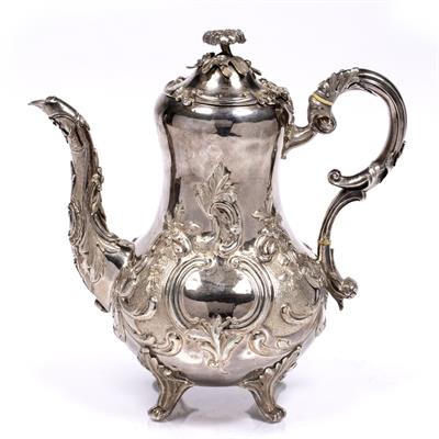 Lot 266 - Victorian silver teapot