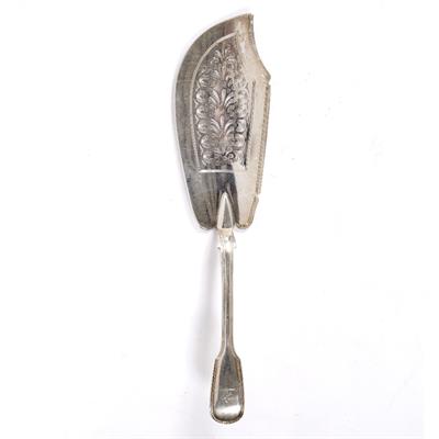 Lot 269 - Silver fiddle pattern fish slice