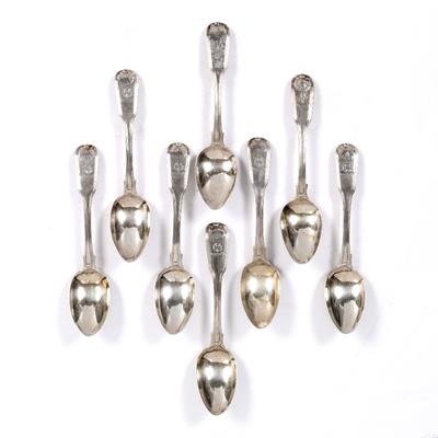 Lot 276 - Set of 7 silver fiddle and thread pattern teaspoons