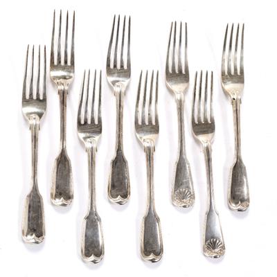 Lot 277 - Harlequin set of 8 silver fiddle and thread pattern dinner forks