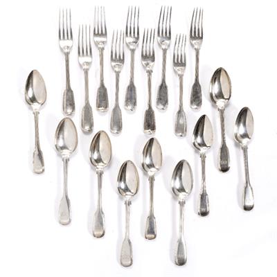 Lot 281 - Harlequin collection of 9 silver fiddle pattern dessert knives and forks