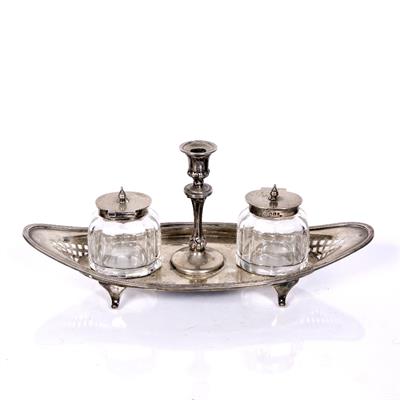 Lot 301 - Silver boat shaped inkstand