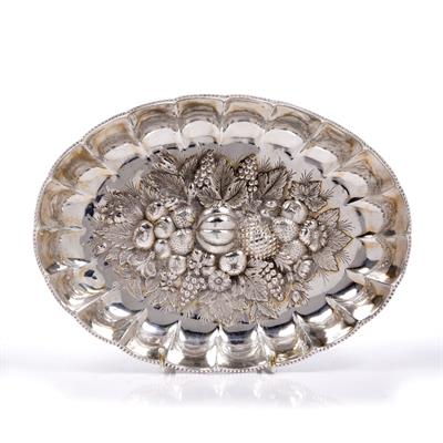 Lot 317 - Silver strawberry dish