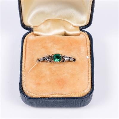 Lot 321 - 19th Century ring