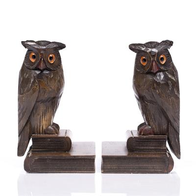 Lot 334 - Pair of carved owl bookends