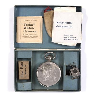 Lot 372 - Ticka camera