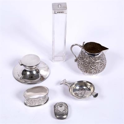 Lot 381 - Small collection of miscellaneous silver wares