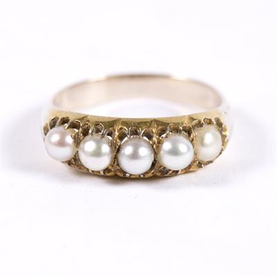 Lot 382 - Ring with five pearl setting