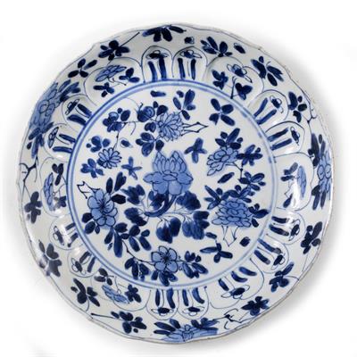 Lot 406 - Blue and white lobed dish