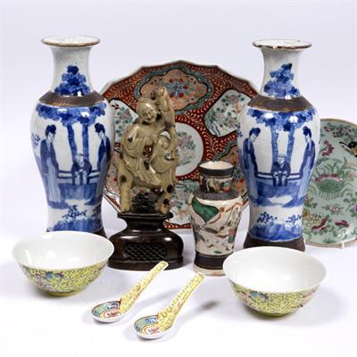 Lot 412 - Group of Chinese and Japanese ceramics