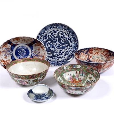 Lot 428 - Two Canton porcelain bowls