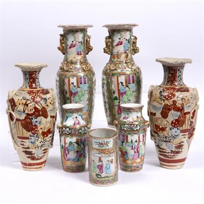 Lot 438 - Pair of Chinese Canton small vases