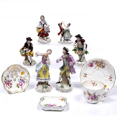 Lot 468 - Group of continental figures