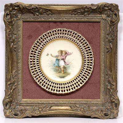 Lot 469 - Two Minton plates