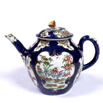 Lot 479 - Worcester scale blue teapot and cover