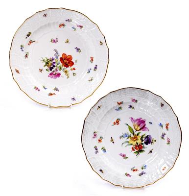 Lot 502 - Set of six Meissen porcelain shallow bowls
