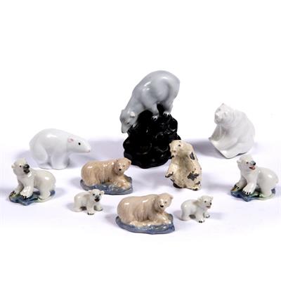 Lot 520 - Collection of small models of polar bears and cubs