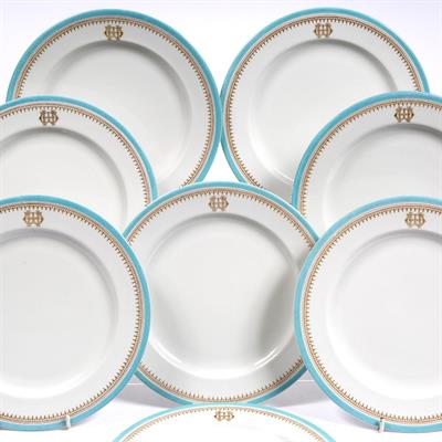 Lot 530 - Set of eight Royal Worcester crested dinner plates
